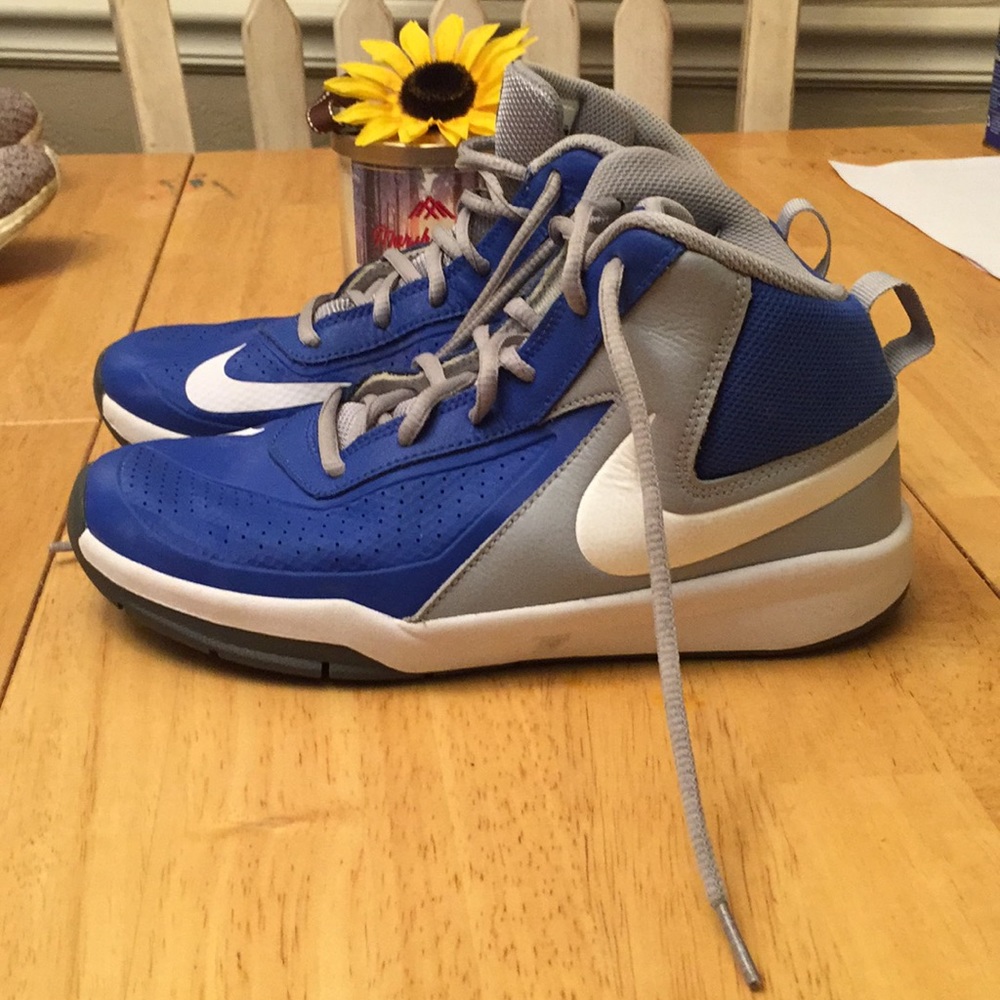 Nike team hustle basketball shoes